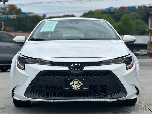 Used 2022 Toyota Corolla LE FWD image 2