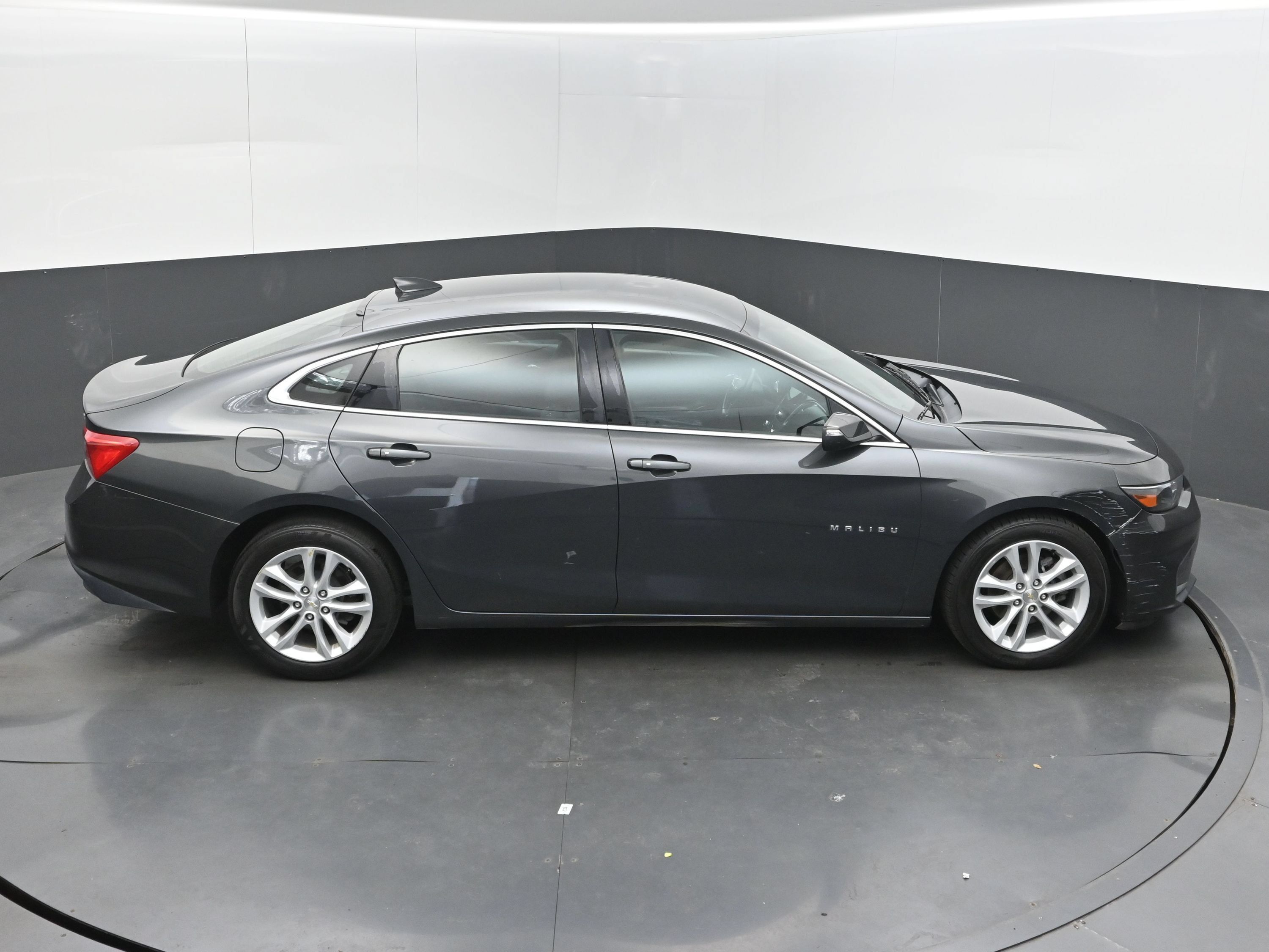 Used 2017 Chevrolet Malibu LT w/ Leather Package FWD image 39