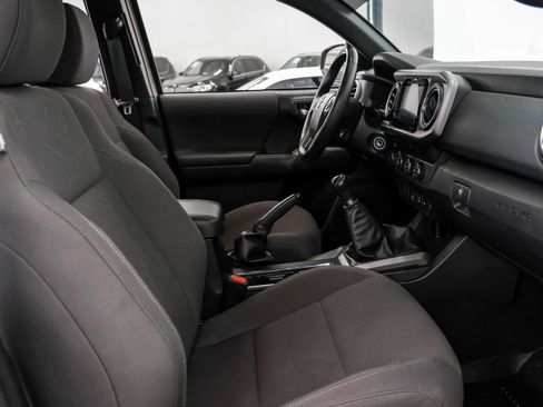 Used 2019 Toyota Tacoma TRD Off-Road AWD/4WD image 31