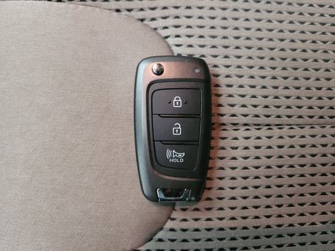 Used 2020 Hyundai Santa Fe SE AWD/4WD image 32