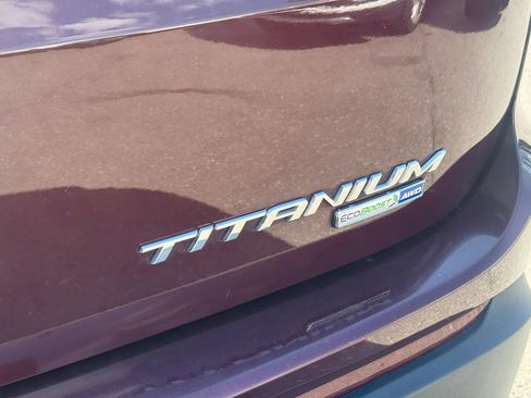 Used 2018 Ford Edge Titanium w/ Equipment Group 302A AWD/4WD image 13