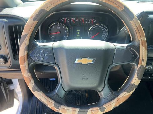 Used 2018 Chevrolet Silverado 1500 Custom w/ Custom Convenience Package AWD/4WD image 19