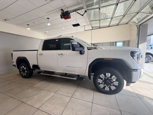 Used 2024 GMC Sierra 3500 Denali w/ Technology Package image 4