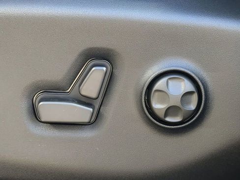 New 2026 Chrysler Pacifica Limited w/ Uconnect Theater Family Group image 26