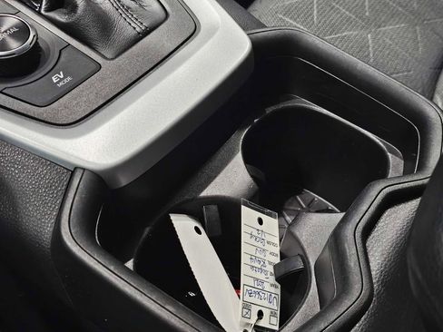 Used 2021 Toyota RAV4 XLE image 19