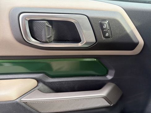 Used 2023 Ford Bronco Wildtrak image 8