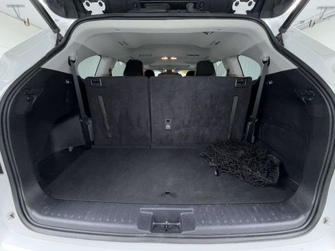 Used 2023 Toyota Highlander XLE AWD/4WD image 10