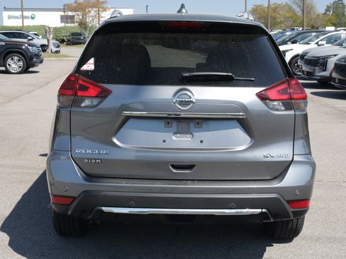 Used 2019 Nissan Rogue SV image 4