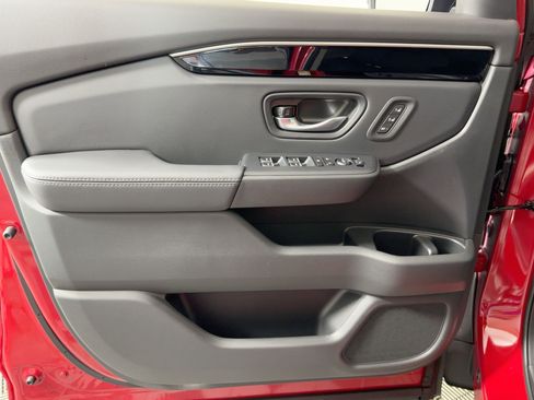 New 2025 Honda Pilot Touring image 11