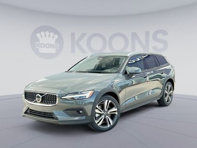 New 2026 Volvo V60 B5 Cross Country Plus w/ Protection Package Premier