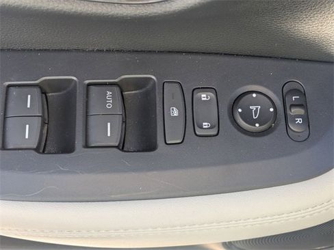 Used 2025 Honda HR-V LX image 12