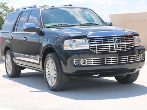 Used 2014 Lincoln Navigator 2WD image 35