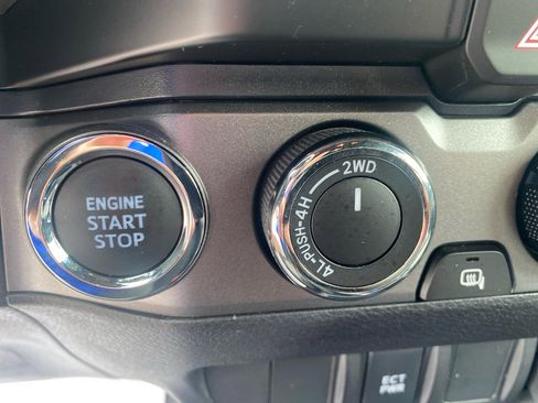 Used 2022 Toyota Tacoma TRD Off-Road image 20