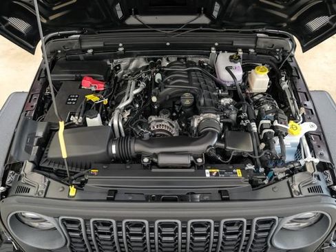 Used 2025 Jeep Gladiator Sport AWD/4WD image 28