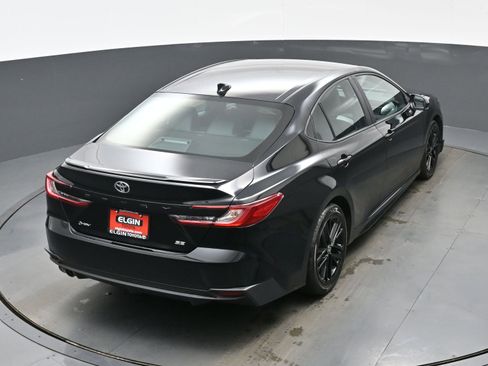 Used 2025 Toyota Camry SE image 38