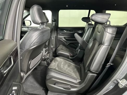 Used 2023 Jeep Grand Cherokee L Laredo image 25