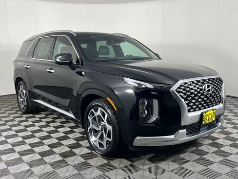 Used 2021 Hyundai Palisade Calligraphy w/ Winter Package image 3