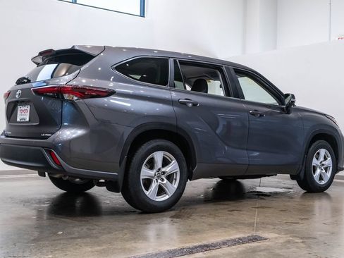 Certified 2025 Toyota Highlander LE AWD/4WD image 9