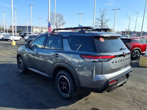 New 2026 Nissan Pathfinder SV image 5