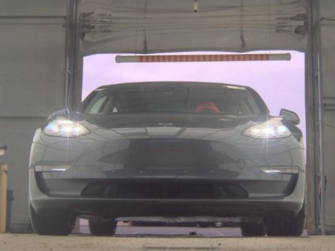 Used 2023 Tesla Model 3 Performance image 3