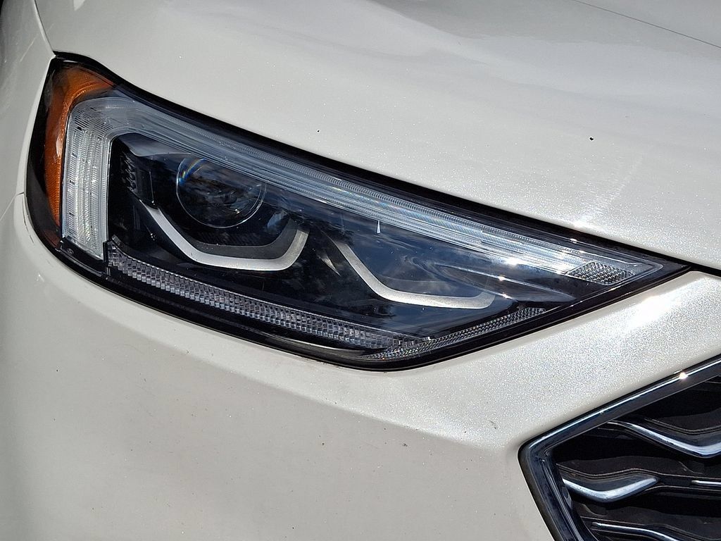 Used 2020 Ford Edge Titanium w/ Equipment Group 301A AWD/4WD image 10