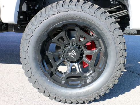 New 2026 Ford F250 Lariat w/ Black Appearance Package image 9