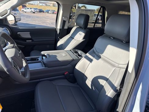 New 2025 Ford Expedition Active image 23