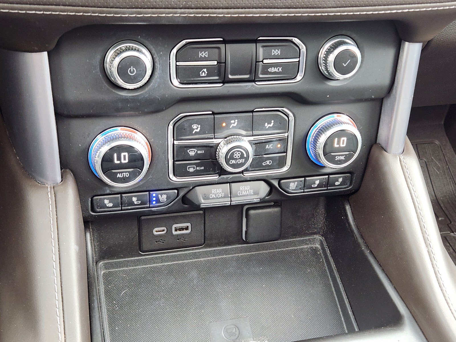 Used 2023 GMC Yukon SLT w/ SLT Premium Package RWD image 17