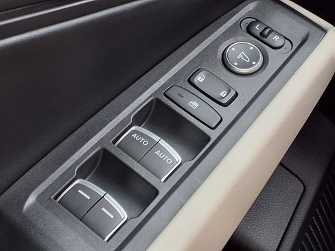 Used 2025 Honda Accord SE image 11