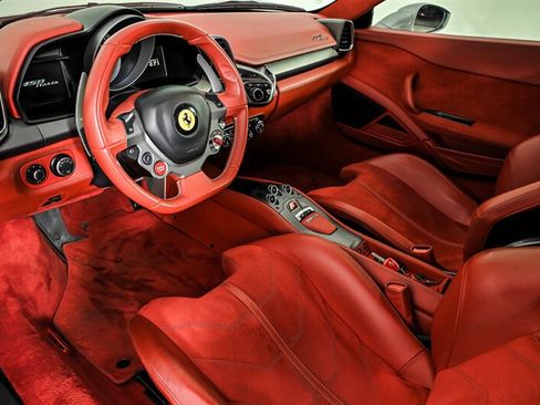 Used 2013 Ferrari 458 Italia Coupe RWD image 19