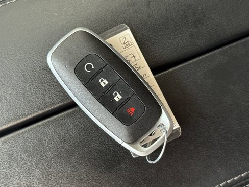 Used 2023 Nissan Rogue SV FWD image 2