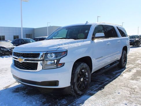 Used 2019 Chevrolet Suburban LT image 3