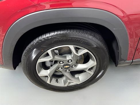 Used 2025 Chevrolet Trax LT w/ LT Convenience Package image 14