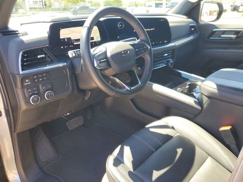 Used 2025 Chevrolet Suburban RST image 16