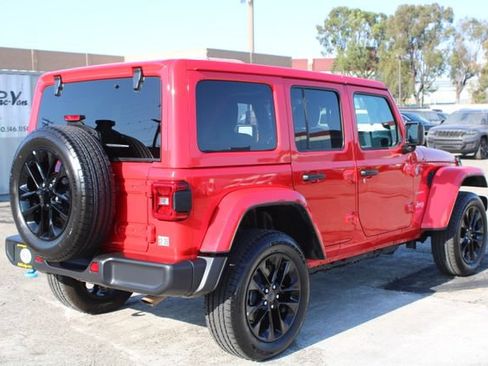 Used 2024 Jeep Wrangler Unlimited Sahara AWD/4WD image 3