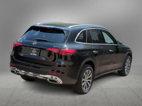 Used 2025 Mercedes-Benz GLC 300 4MATIC image 8