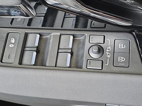 Certified 2025 Land Rover Range Rover Evoque S AWD/4WD image 30