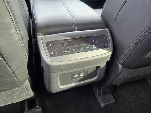 Used 2023 Nissan Pathfinder SL image 11