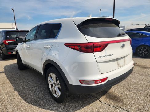 Used 2019 Kia Sportage LX image 3