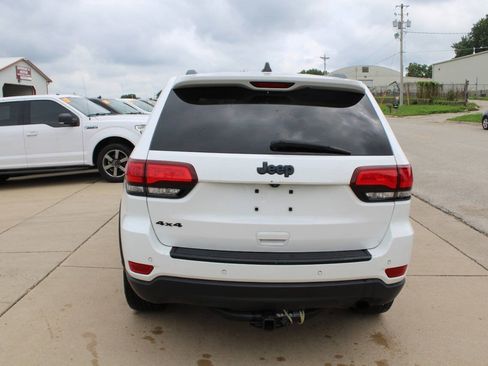 Used 2018 Jeep Grand Cherokee Laredo AWD/4WD image 7