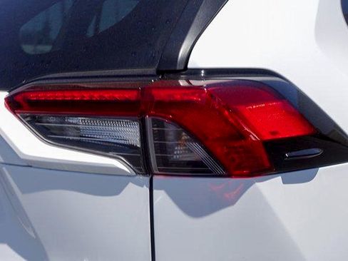 Certified 2021 Toyota RAV4 LE w/ Carpet Mat Package (TMS) AWD/4WD image 5