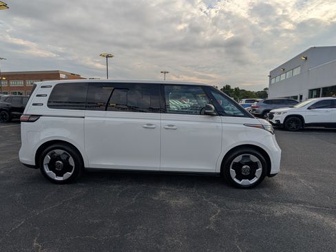 Used 2025 Volkswagen ID. Buzz Pro S Plus RWD image 2