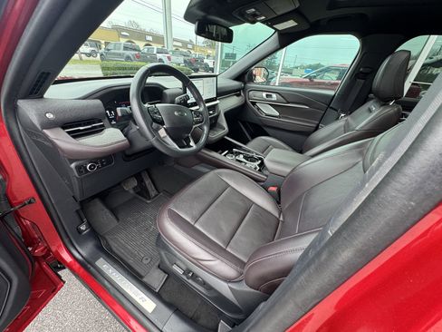 Used 2025 Ford Explorer Platinum image 7