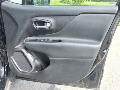 Used 2019 Jeep Renegade Limited w/ UConnect 8.4 Nav Group AWD/4WD image 25