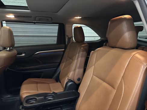Used 2018 Toyota Highlander Limited Platinum image 24