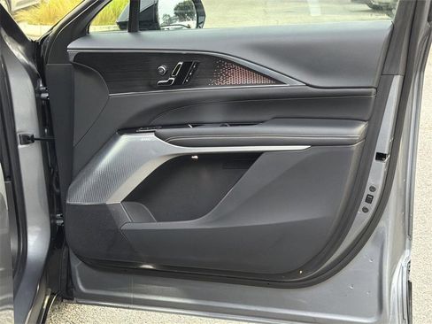 Used 2023 Cadillac Lyriq 2WD image 28