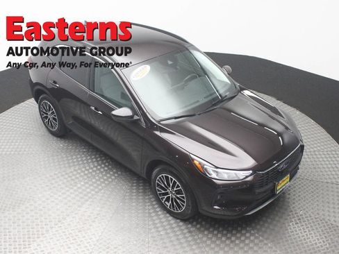 Used 2023 Ford Escape SE FWD image 3