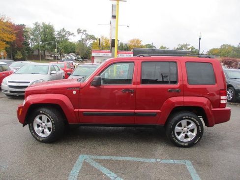 Used 2010 Jeep Liberty Sport w/ Popular Equipment Group AWD/4WD image 4