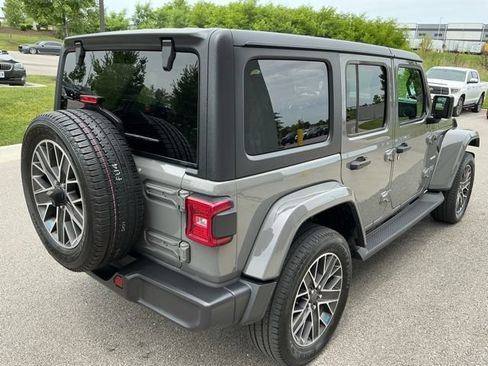 Used 2023 Jeep Wrangler Unlimited Sahara w/ Dual Top Group AWD/4WD image 6