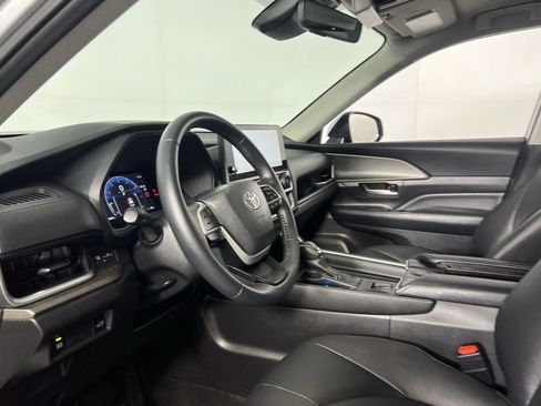 Used 2025 Toyota Grand Highlander AWD image 22